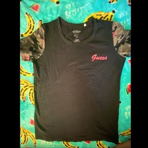 ✨GUESS✨T-shirt